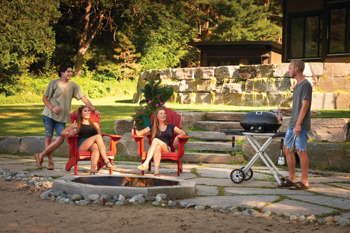 Napoleon TravelQ Pro with Scissor Cart Liquid Propane Portable Gas Grill PRO285X-BK