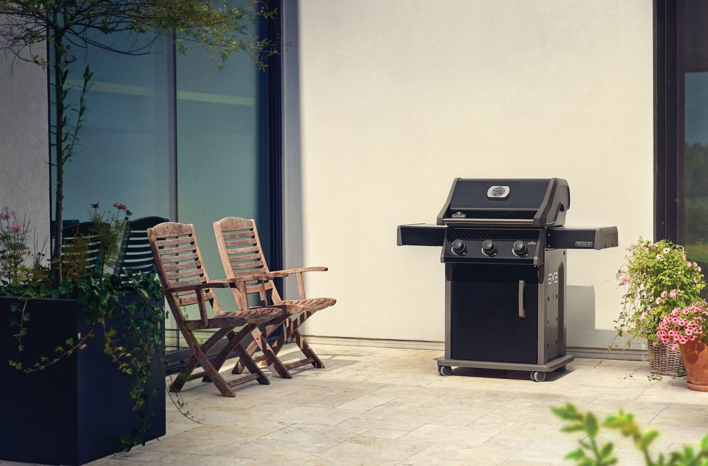 Napoleon Rogue 425 Black Freestanding Gas Grill R425