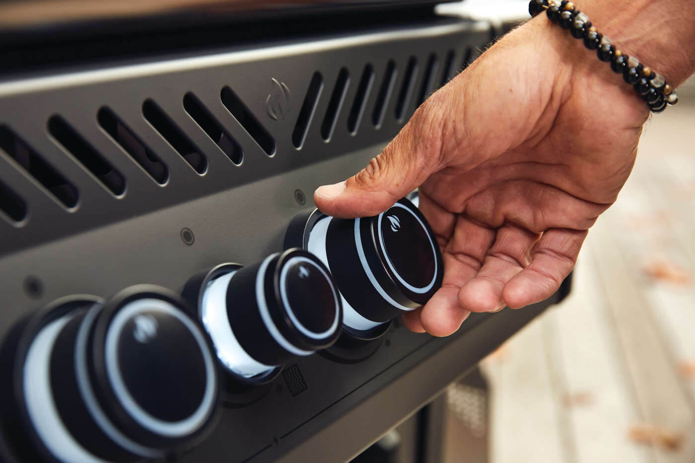 Napoleon Phantom Rogue SE 425 RSIB with Infrared Side Gas Grill