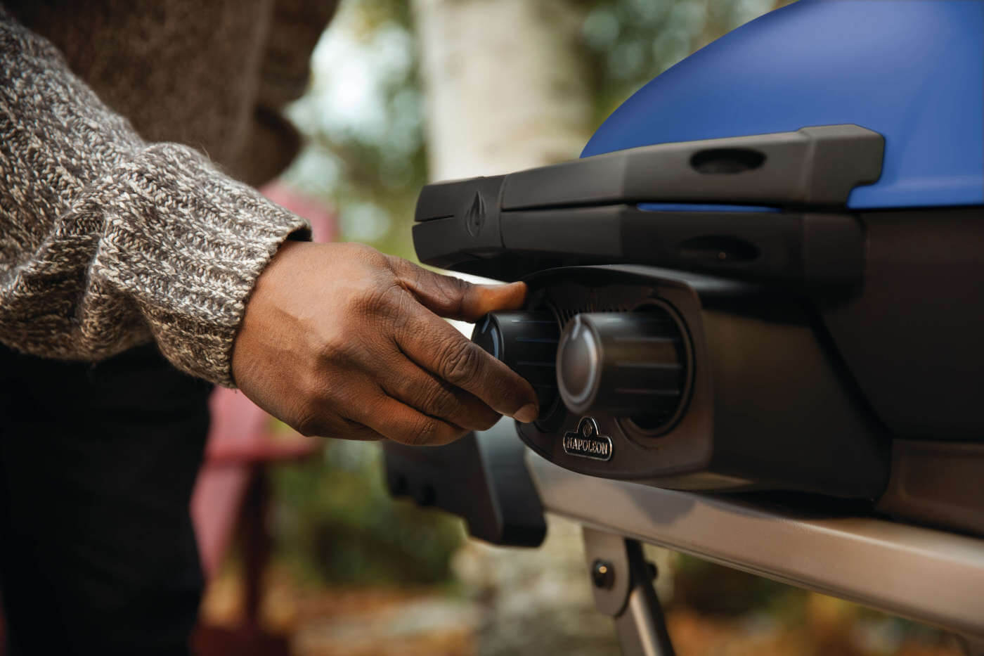 Napoleon TravelQ 285x with Scissor Cart and Griddle Liquid Propane Portable Gas Grill TQ285X-BL-1