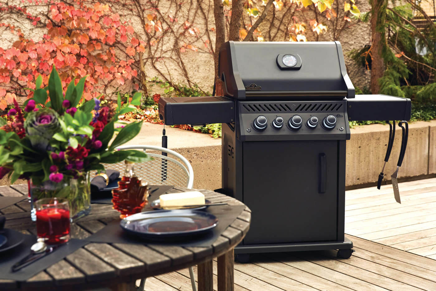 Napoleon Phantom Rogue SE 425 RSIB with Infrared Side Gas Grill